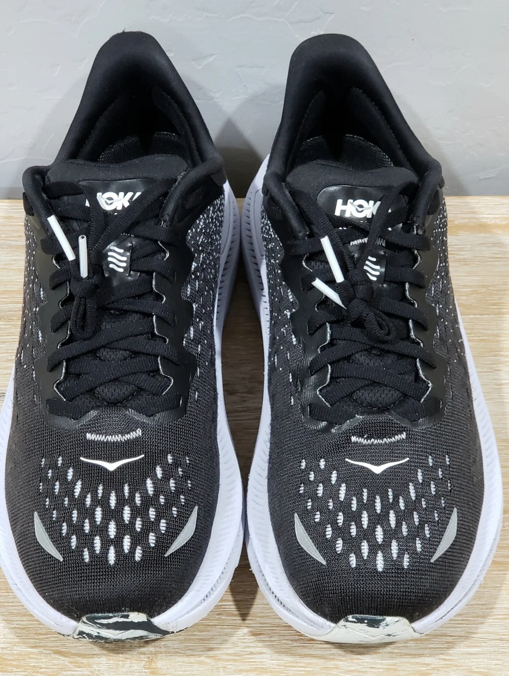 HOKA ONE ONE Women's Kawana Running Shoes (9B) Black/White